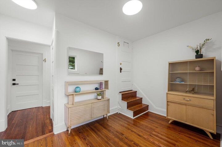 Property Photo:  422 Clifford Street W 4  VA 22601 