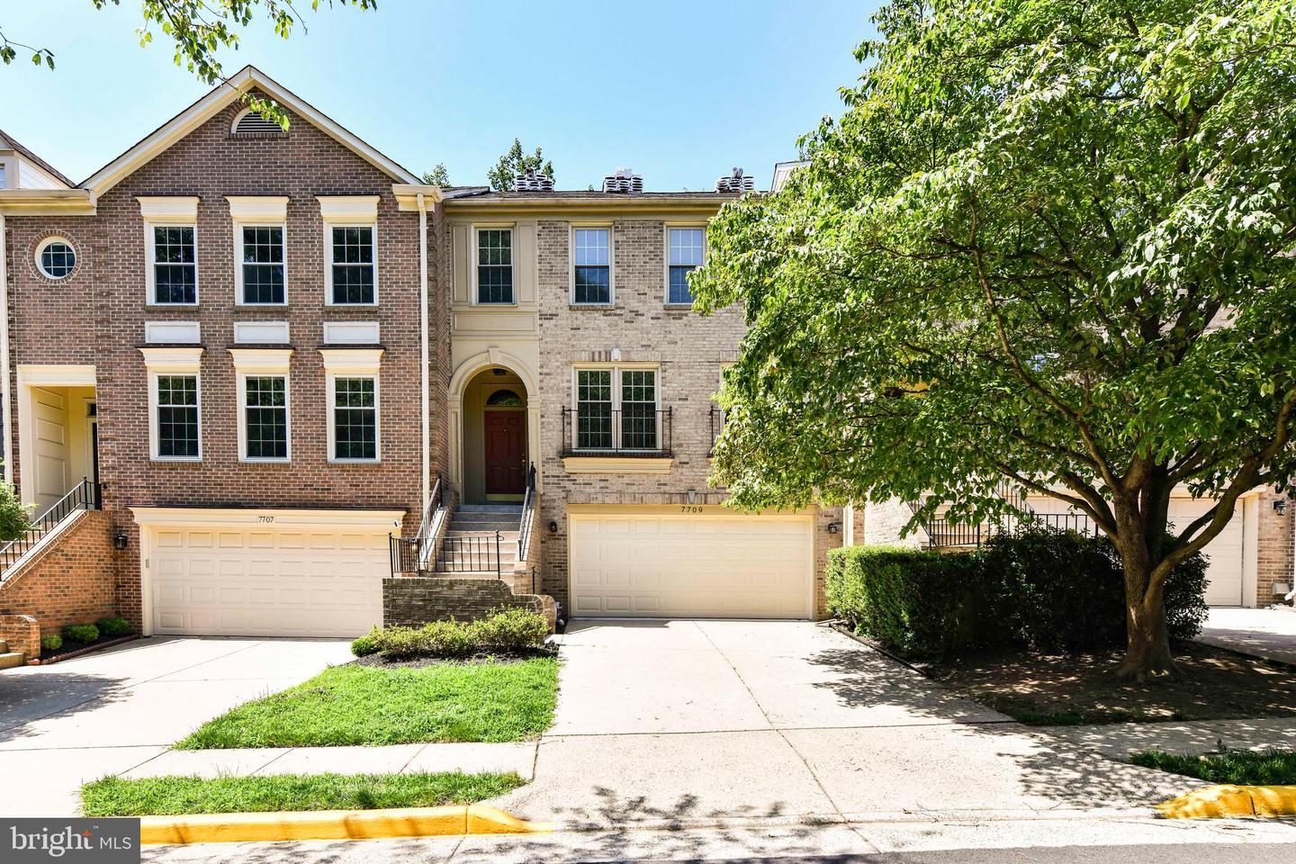 Property Photo: 7709 Rockledge Court VA 22152