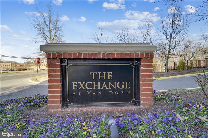 Property Photo: 4860 Eisenhower Avenue 388 VA 22304