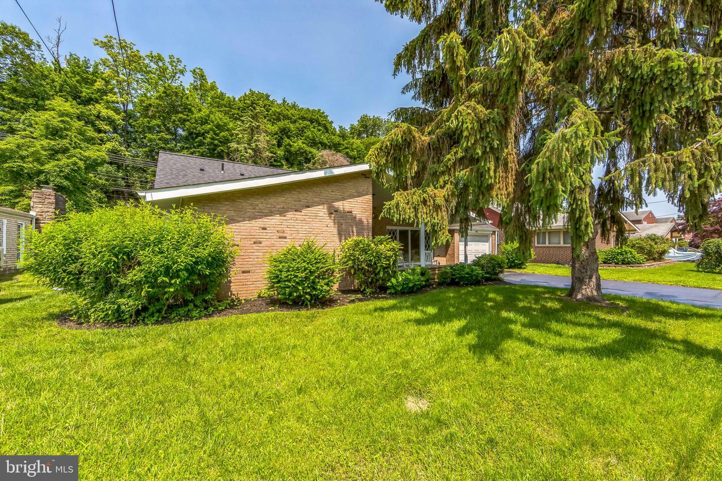 Property Photo: 44 S Brookside Road PA 19064
