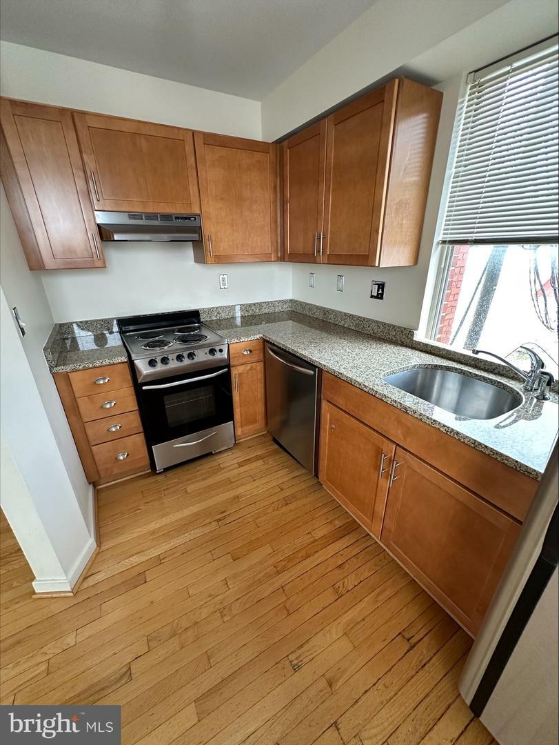 Property Photo: 815 King Street 5D VA 22314