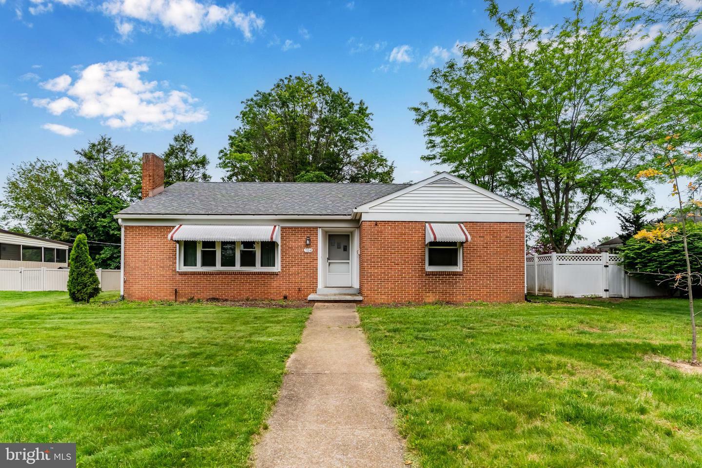 704 Green Acres Street  Mechanicsburg PA 17055 photo