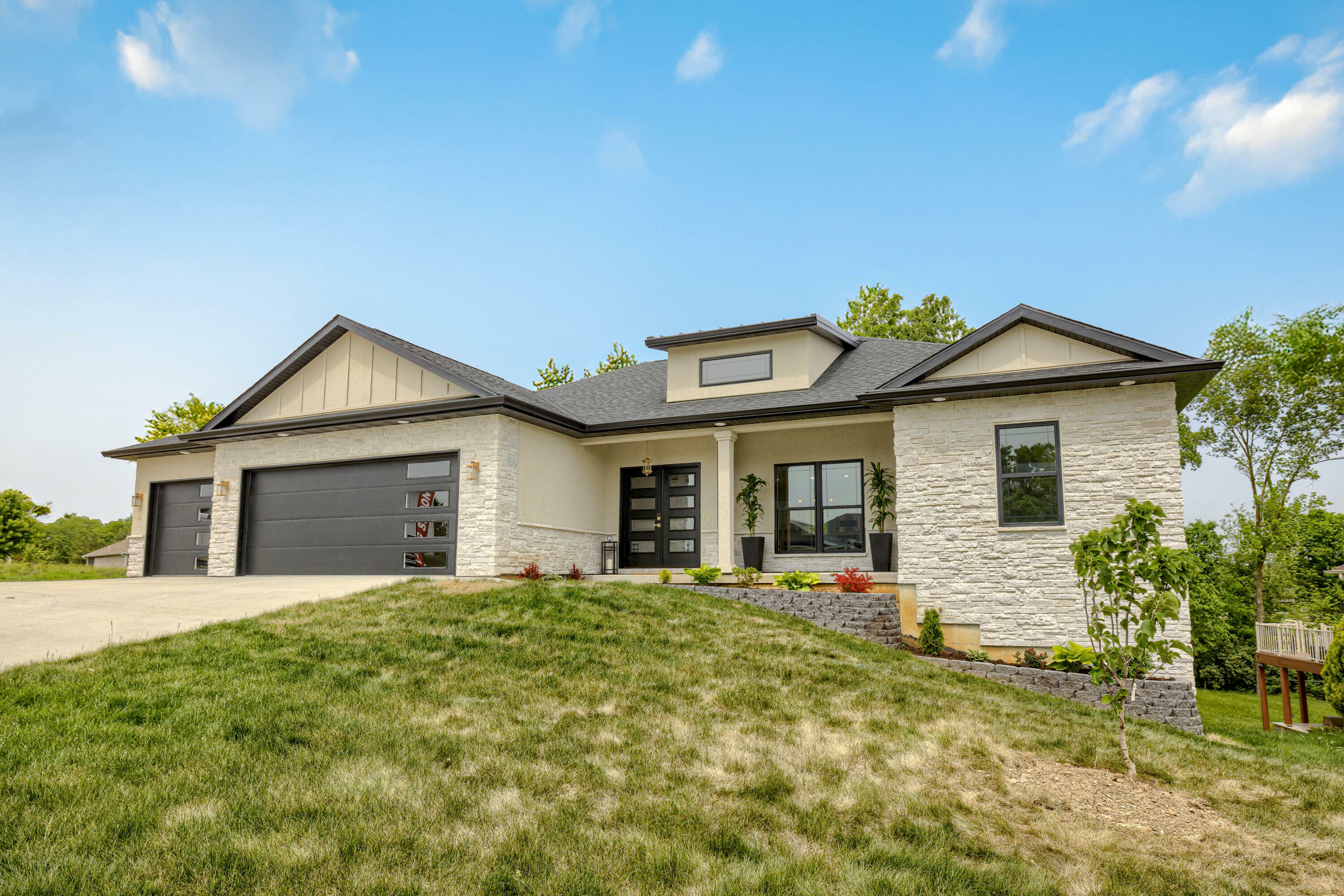 Property Photo: 4305 Peregrine Pl MO 65202