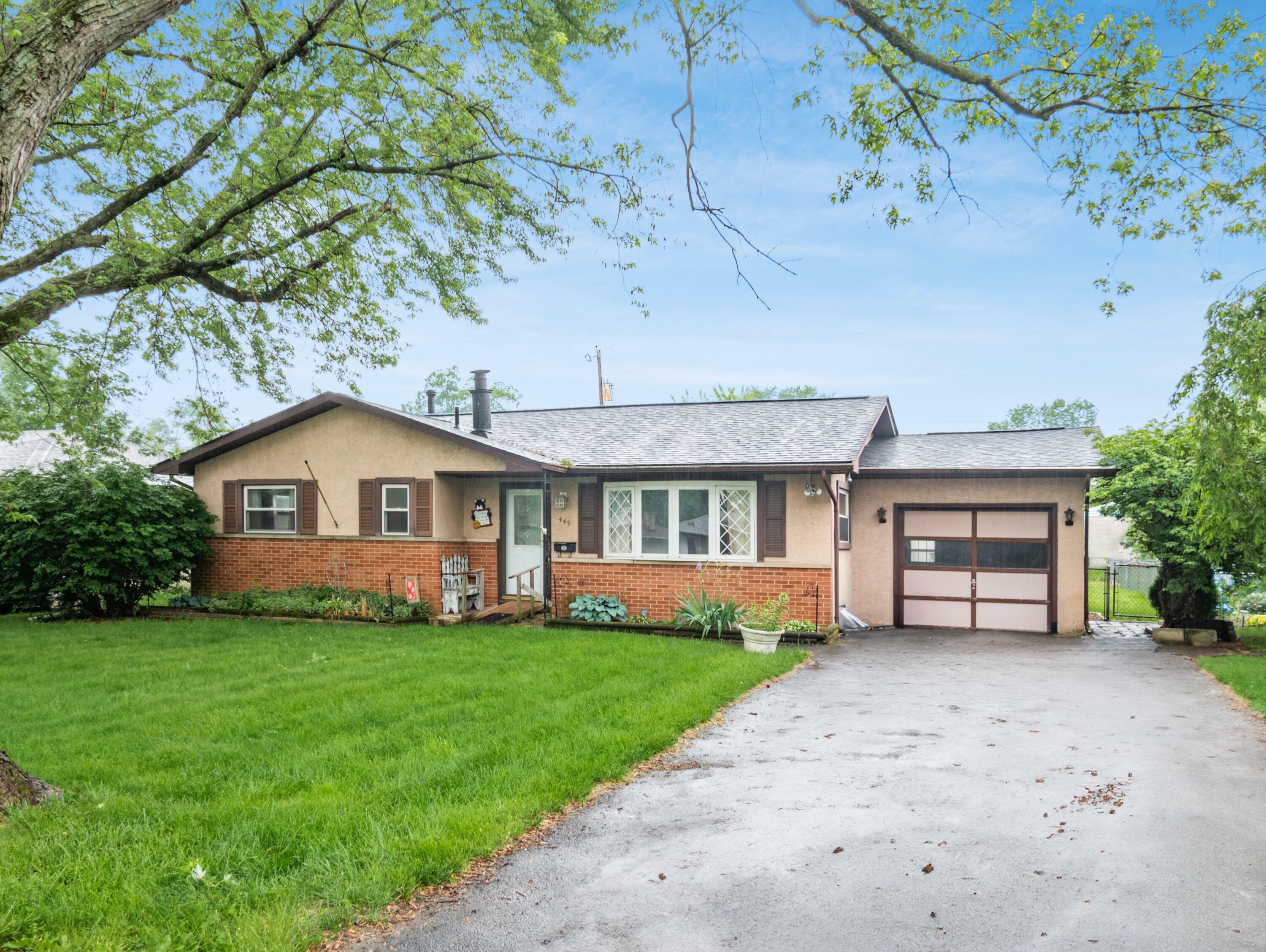 Property Photo: 449 Pasadena Avenue OH 43228