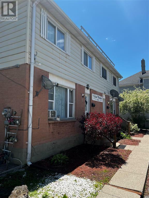Photo de la propriété: 308 Vidal Street South ON N7T 2T9