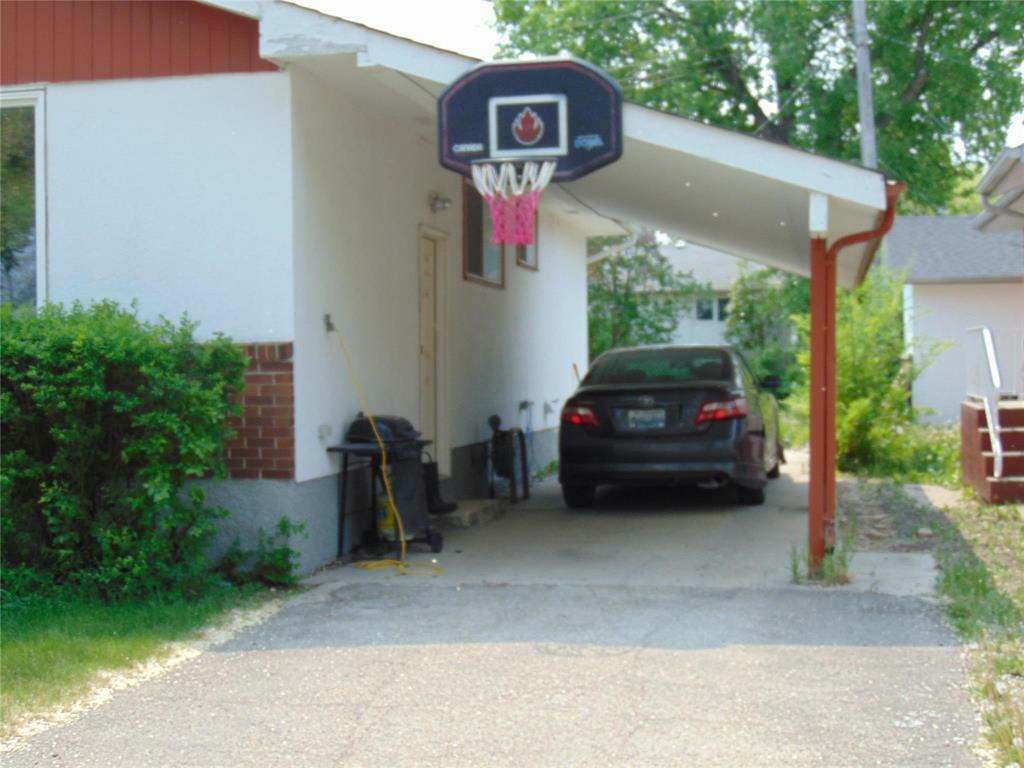 Property Photo: 140 Arrowwood Drive North MB R2V 2R1
