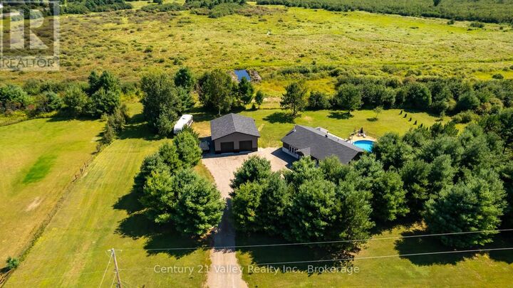Property Photo:  64 Eastern Avenue  ON K7V 1N3 