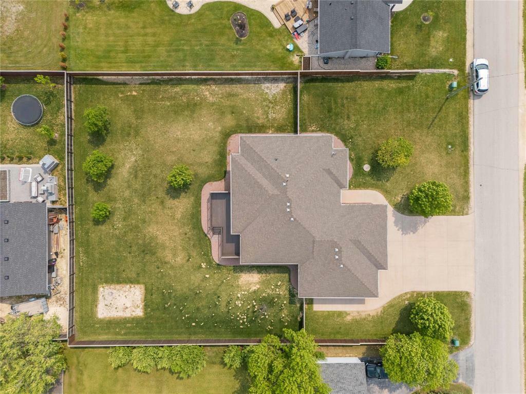 Property Photo: 1050 Lyons Street MB R4H 1J9