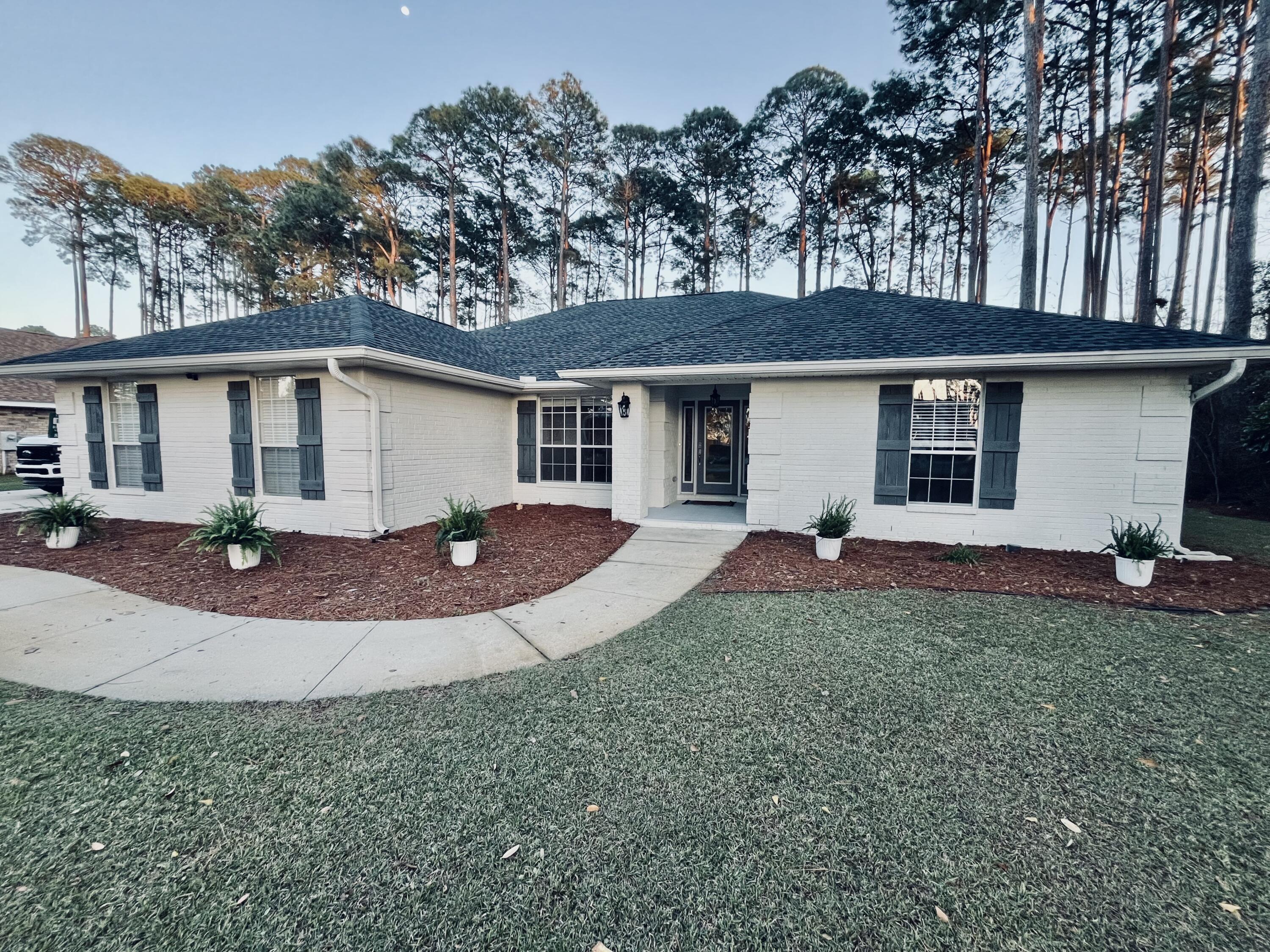 Property Photo: 354 Driftwood Point Road FL 32459