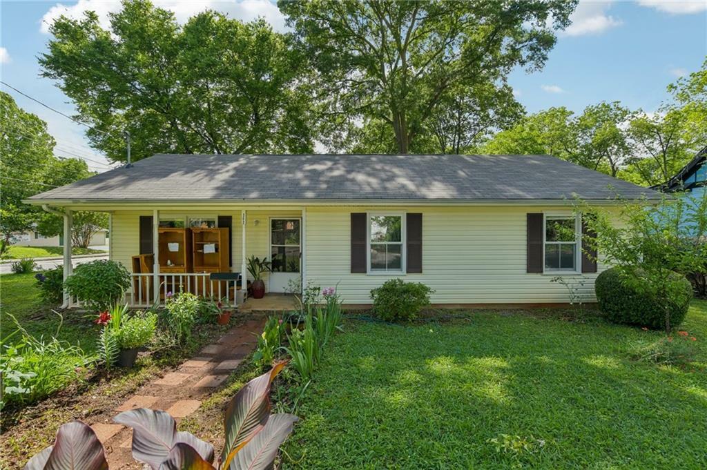 Property Photo: 302 Douglas Street GA 30120