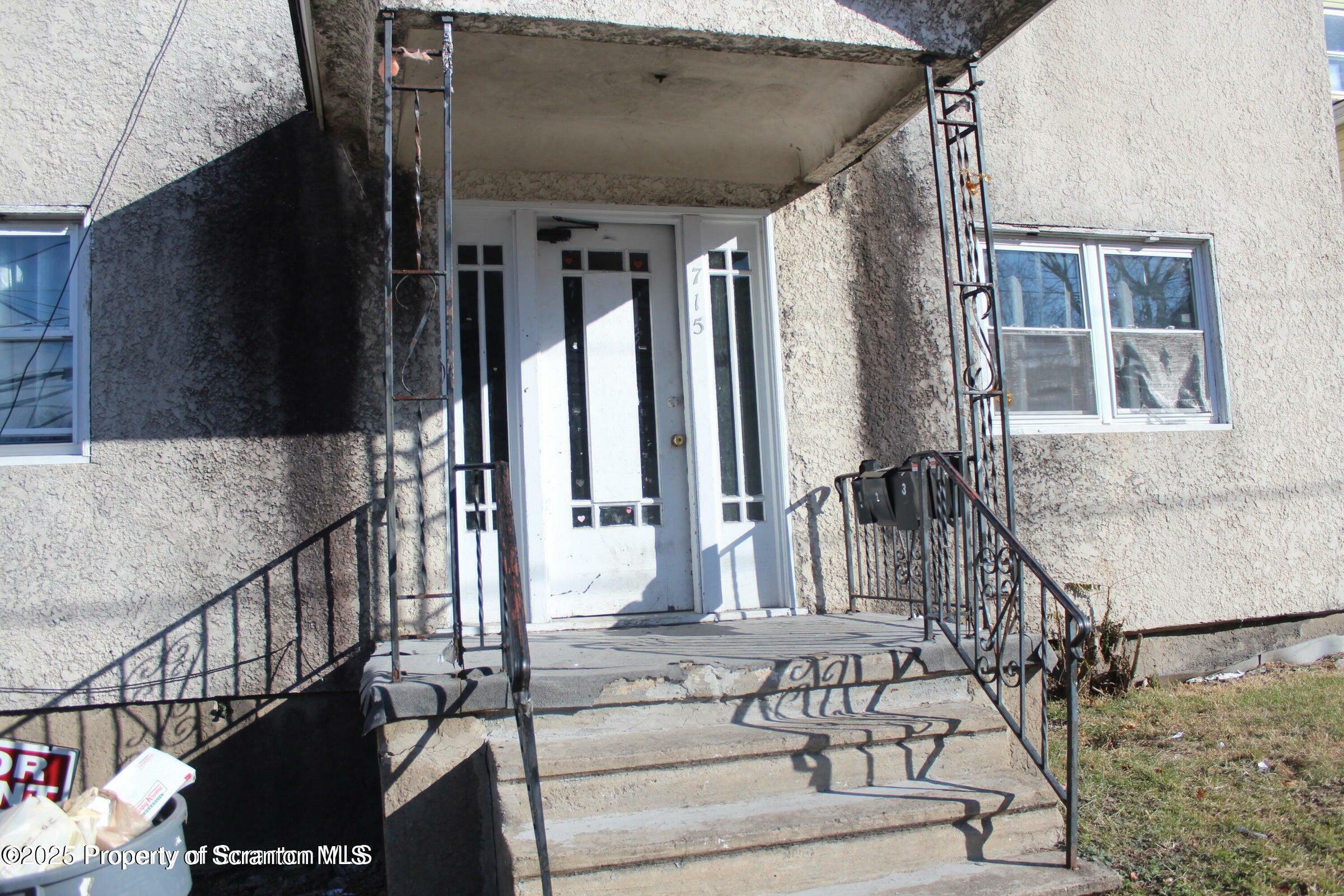 Property Photo: 715 Moosic Street 3 PA 18505