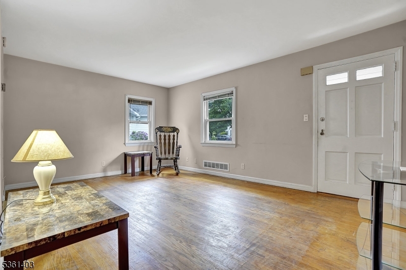 Property Photo: 32 Knoll Pl NJ 07012