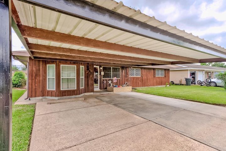 Property Photo: 2719 Avenue M TX 77627