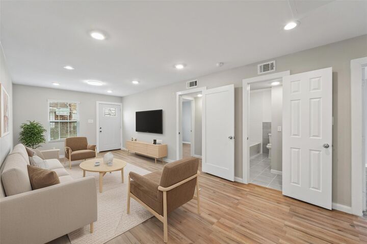 Property Photo: 1405 Shadowdale Drive 73 TX 77043