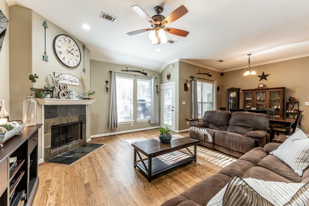 Property Photo: 717 Overbrook TX 77340