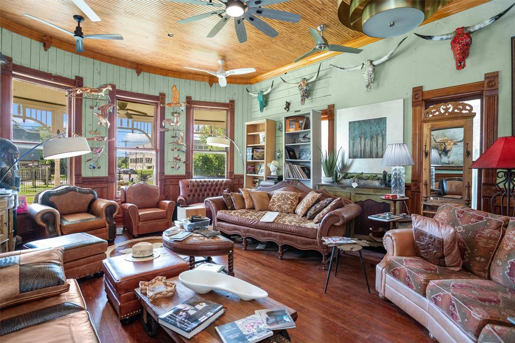 Property Photo: 310 N Mound Street TX 75961