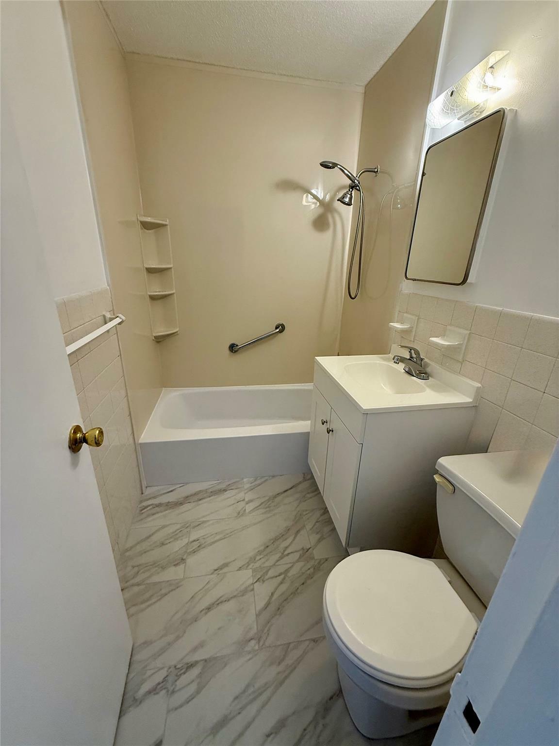 Property Photo: 1966 Newbold Avenue 405 NY 10472