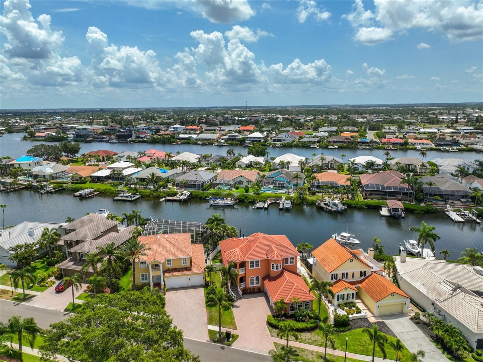 Property Photo: 920 Symphony Isles Boulevard FL 33572