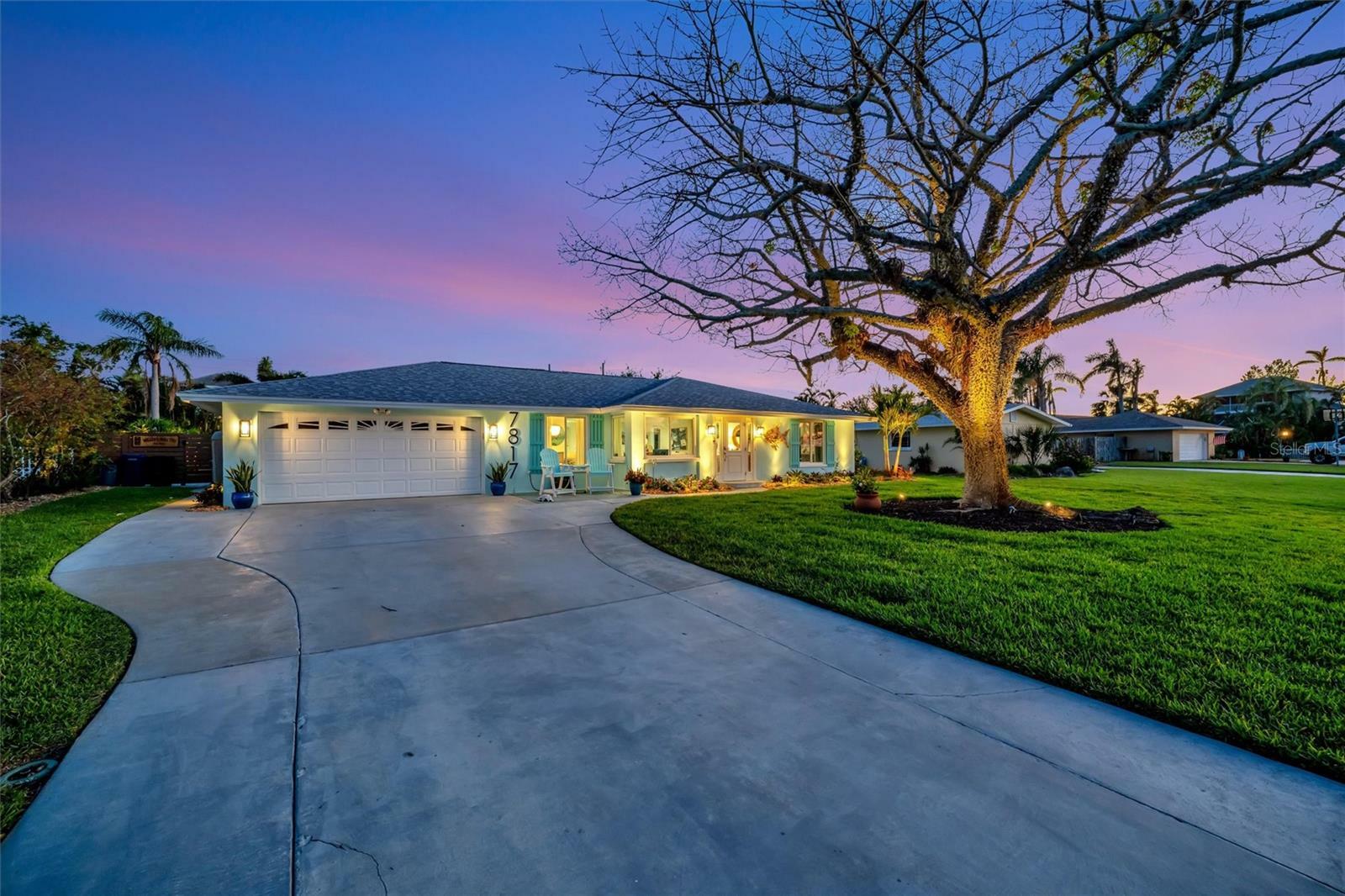 Property Photo: 7817 Alhambra Drive FL 34209