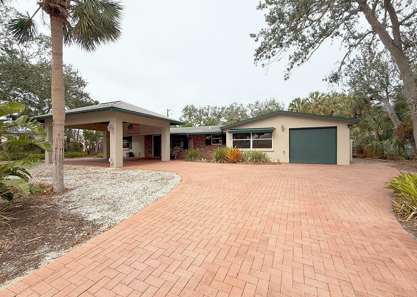 Property Photo: 5353 Shadow Lawn Drive FL 34242