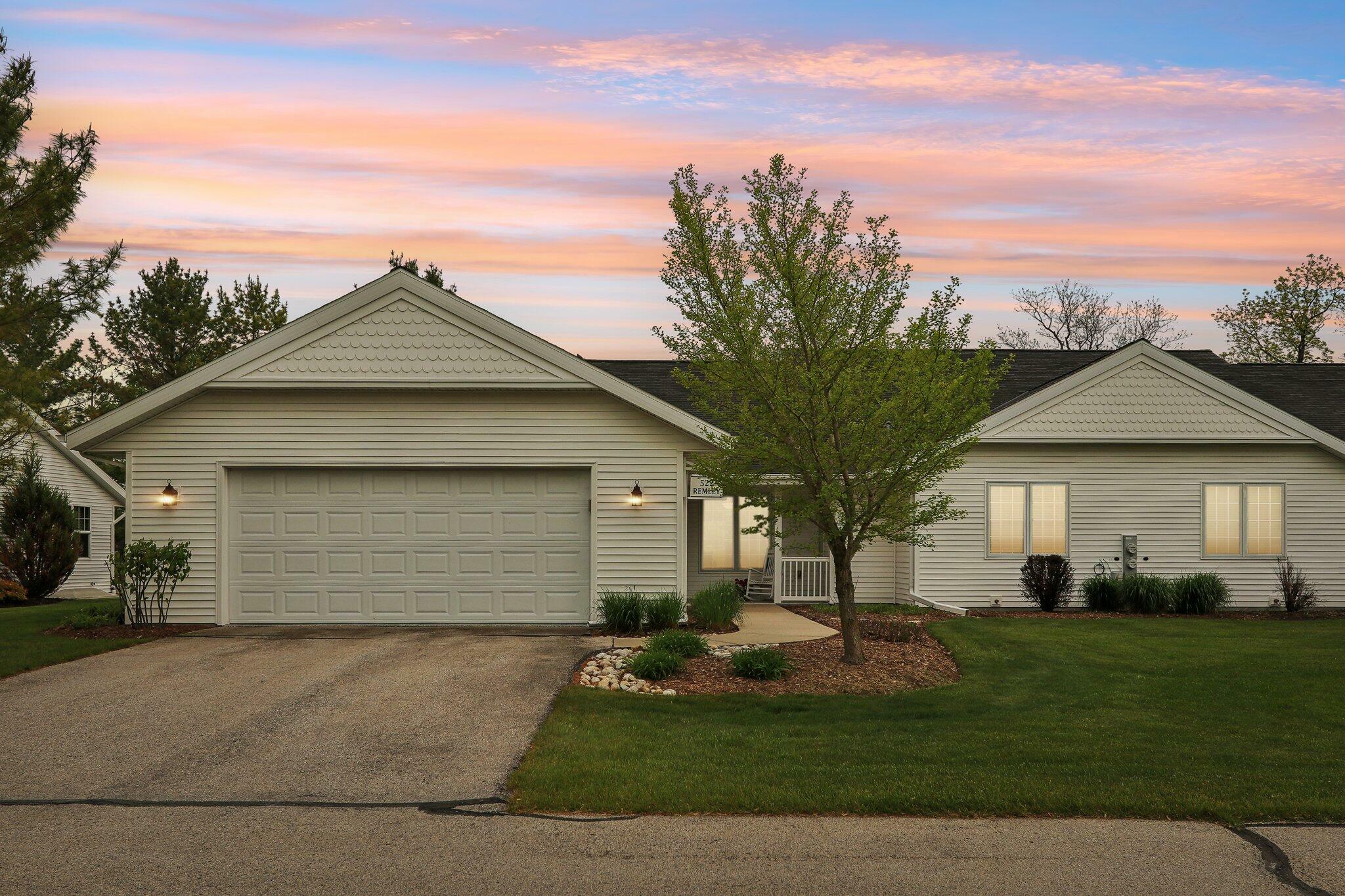 Property Photo: 522 Otto Way WI 53020