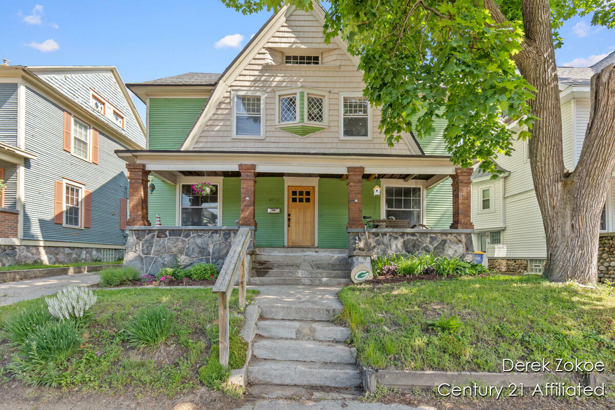 Property Photo:  1237 Wealthy Street SE  MI 49506 