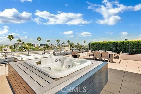 Property Photo:  432 N Oakhurst 503  CA 90210 