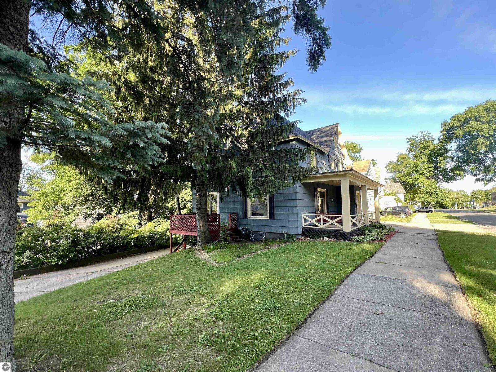 Property Photo:  506 E Division Street  MI 49601 