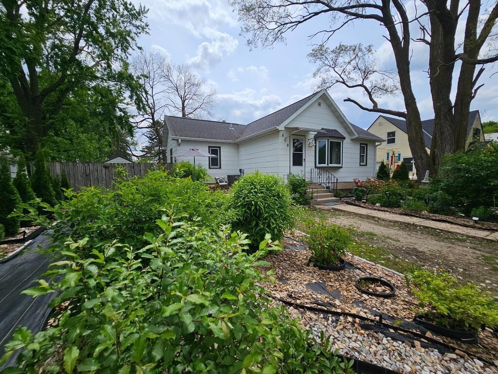 Property Photo:  409 2nd Street W  MN 55924 