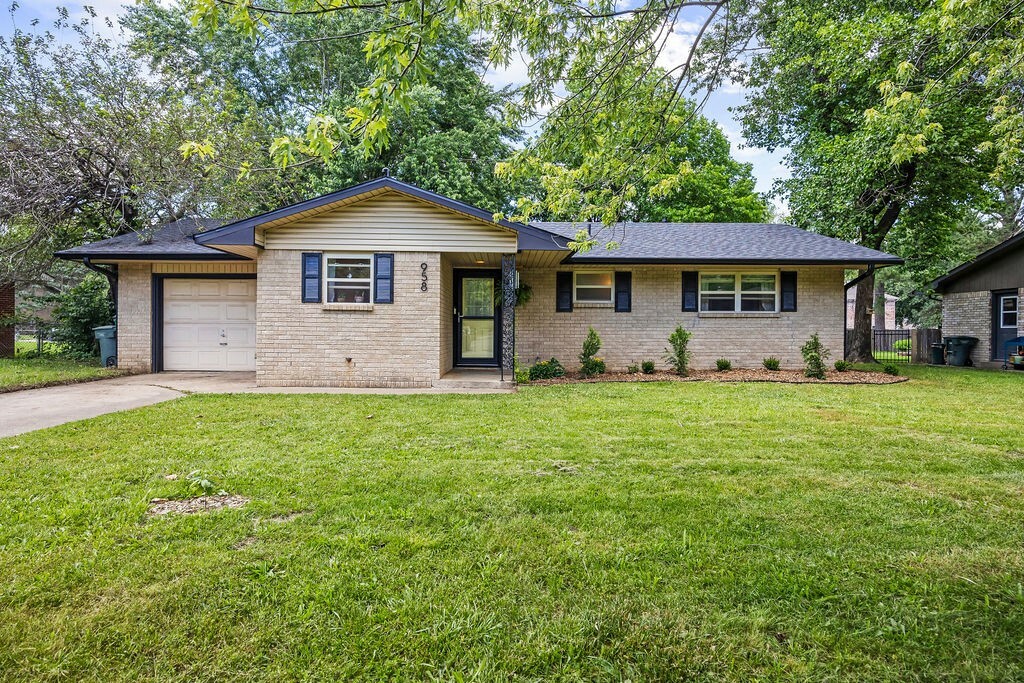958 W Bel Air Drive  Fayetteville AR 72703 photo