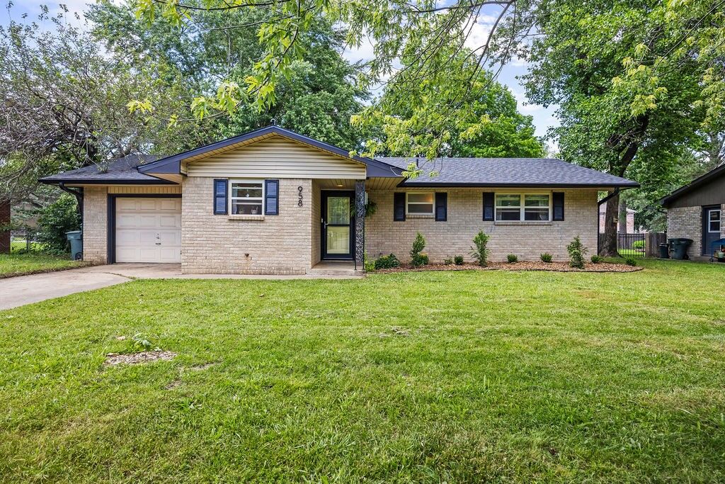 Property Photo:  958 W Bel Air Drive  AR 72703 
