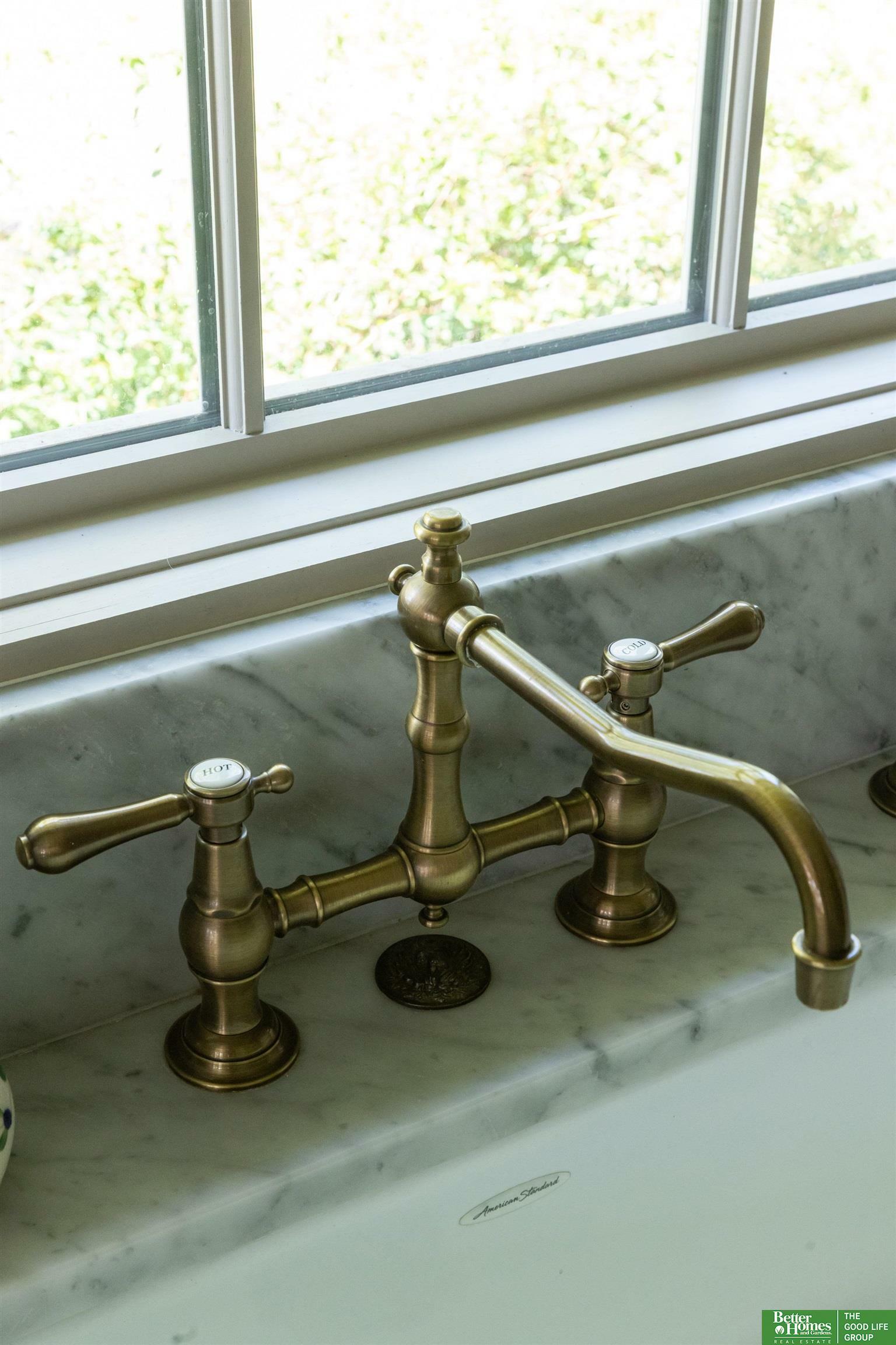 Property Photo: 5147 Davenport Street NE 68132