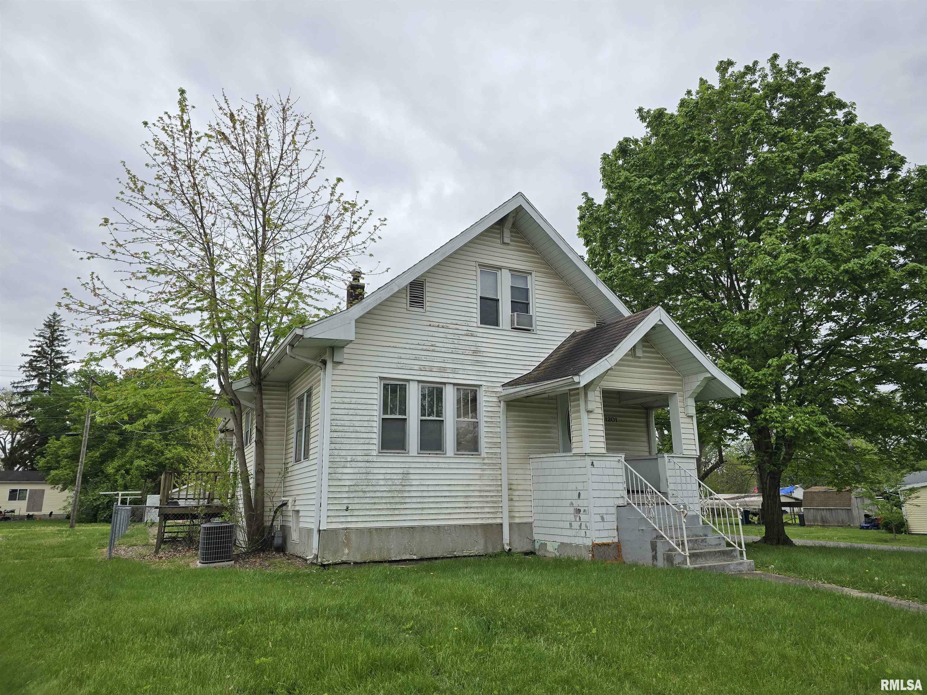 Property Photo: 1201 E Noleman IL 62801