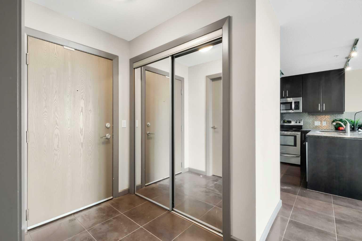Property Photo: 210 15 Avenue SE 2507 AB T2G 0B5