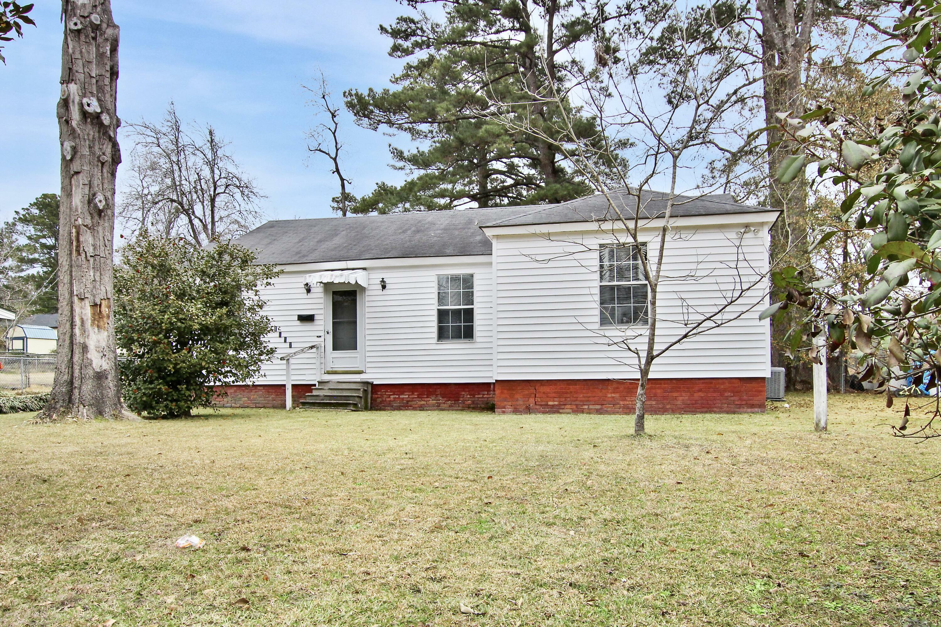 Property Photo: 1007 Pinckney Ave. LA 71446
