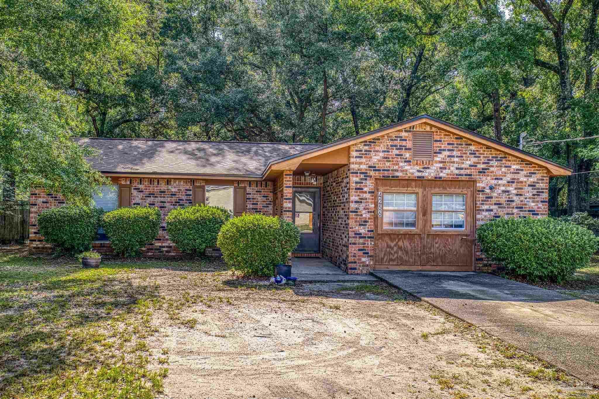 Property Photo: 4256 Seminole Trl FL 32583
