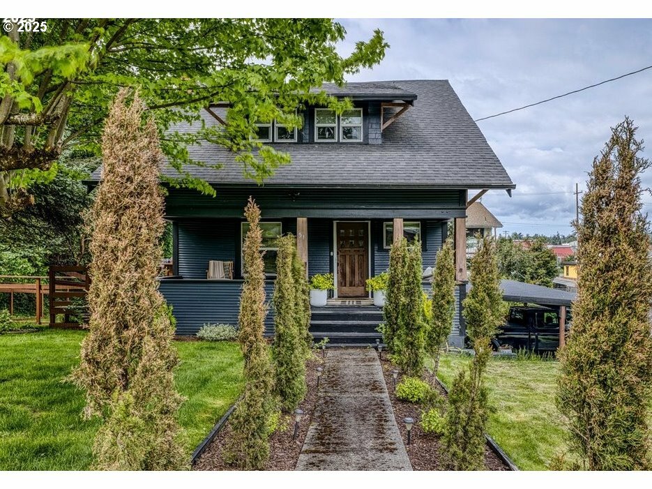 Property Photo: 51 N Dean St OR 97423