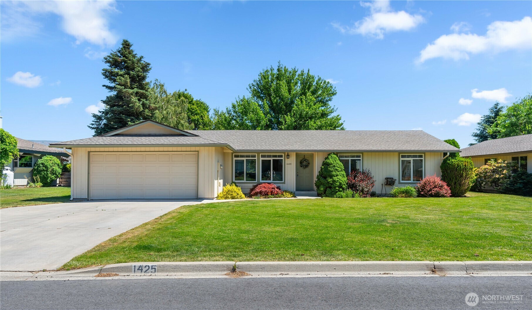 Property Photo: 1425 Poplar Avenue WA 98801