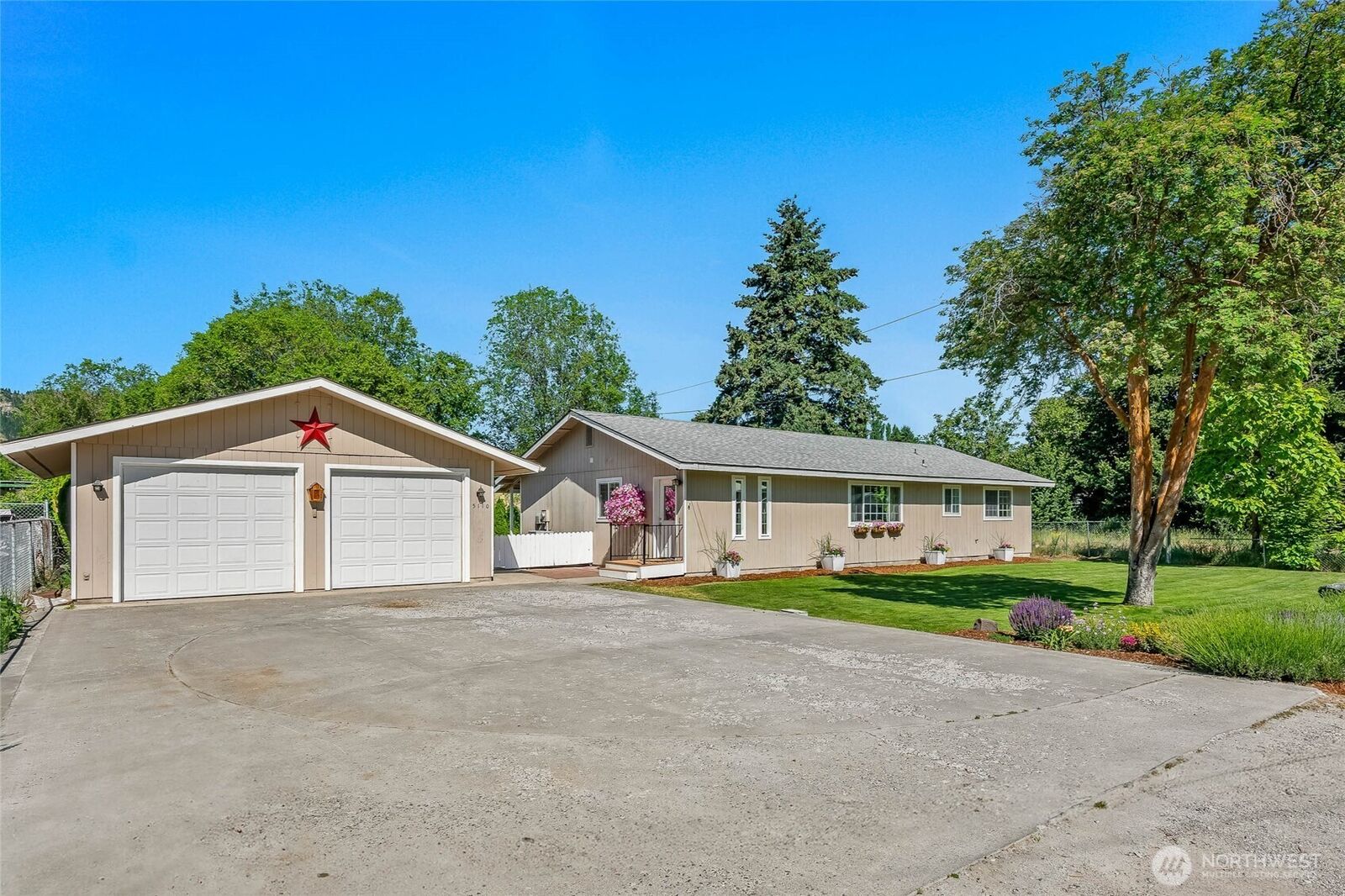 Property Photo: 5110 Regan Road WA 98815