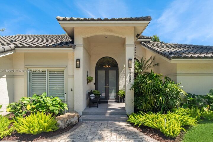 7395 SW 166th St  Palmetto Bay FL 33157 photo
