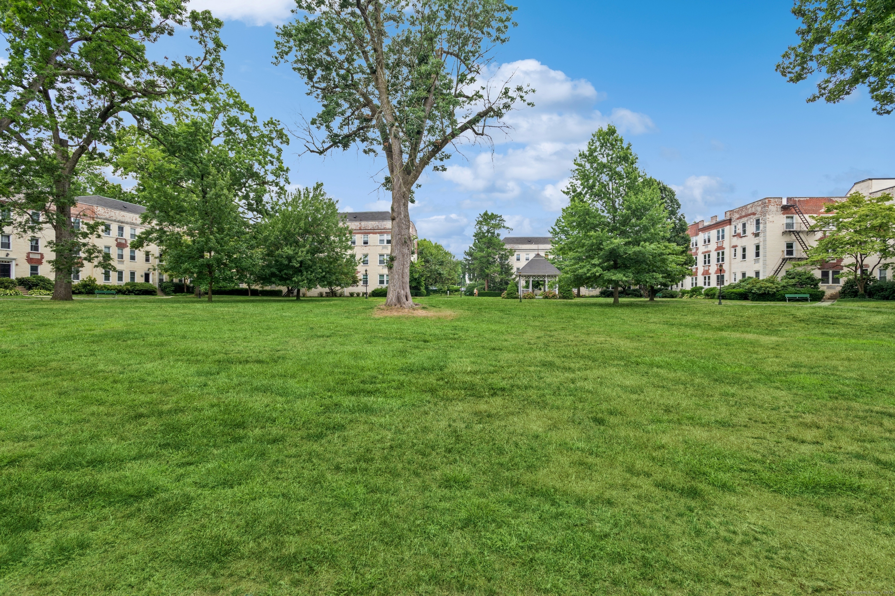 Property Photo: 138 Woodside Green Street #3C CT 06905