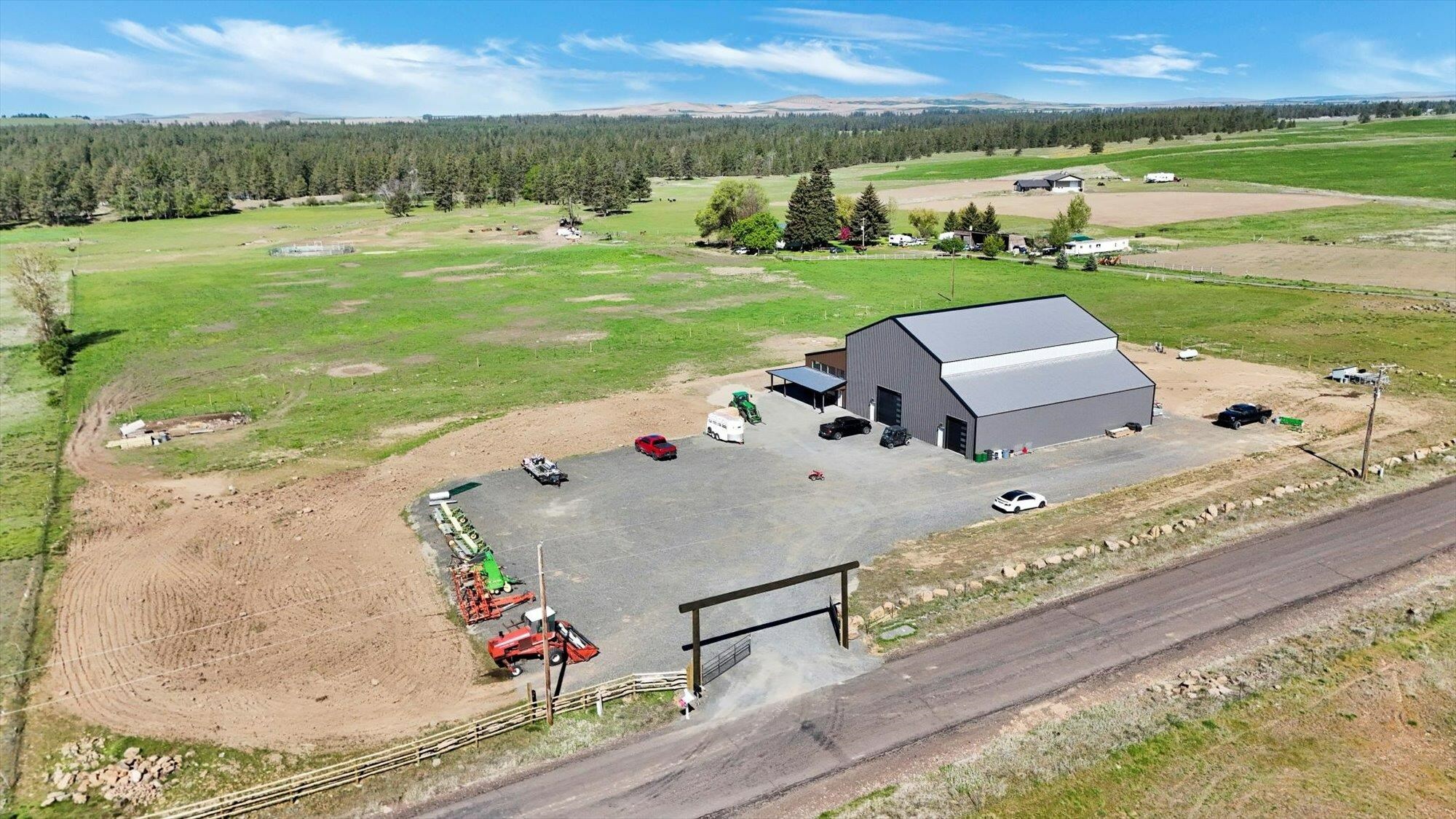 Property Photo: 14414 S Stangland Rd WA 99004