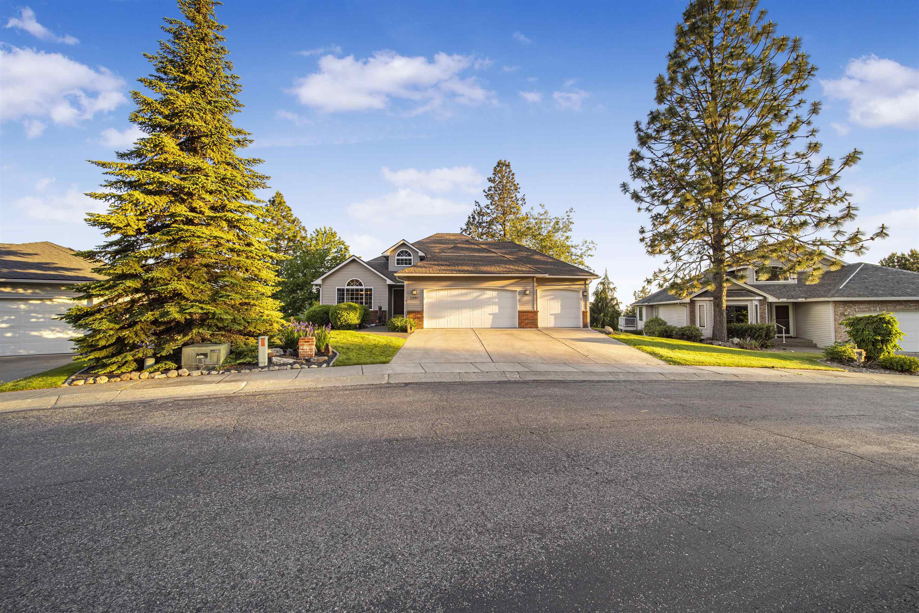 Property Photo: 7804 E Woodland Ridge Ln WA 99212