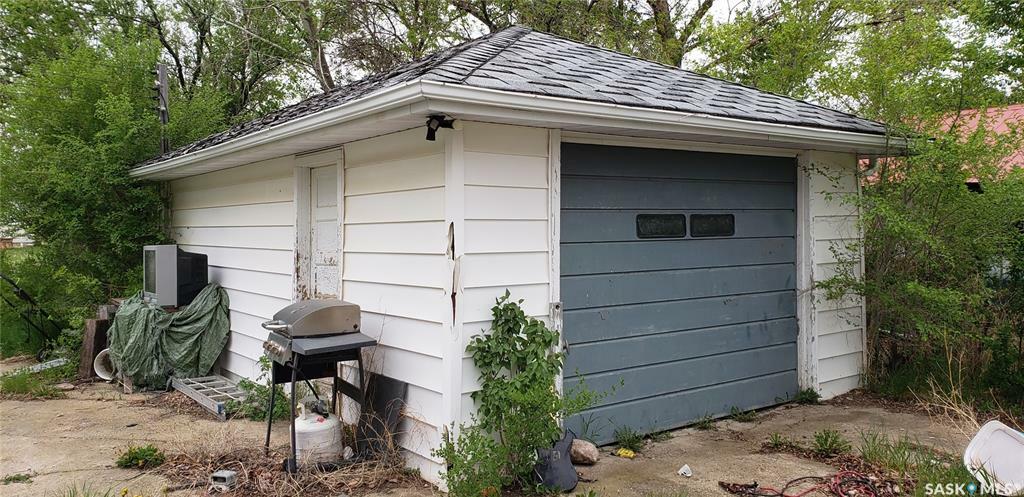 Property Photo: 324 2nd Street W SK S0H 2K0