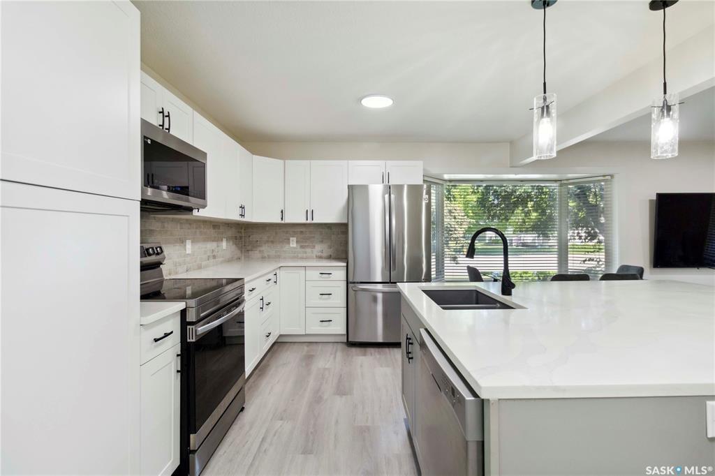 Property Photo: 2534 Eastview SK S7J 3G6