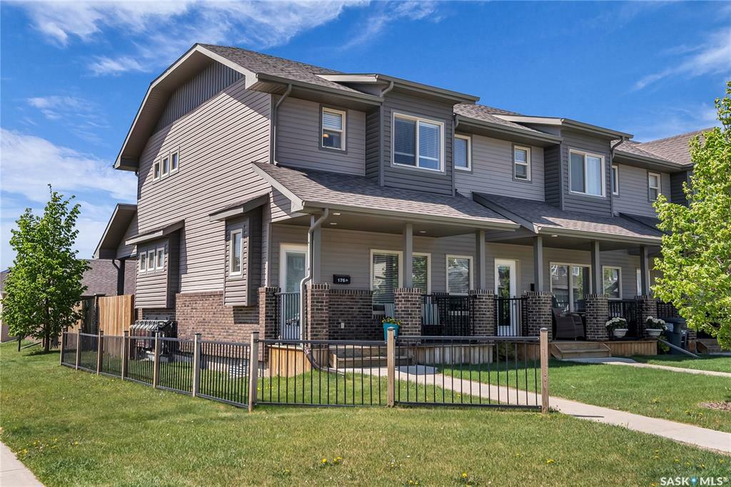 Property Photo:  176 Rosewood Gate N  SK S7V 0J1 