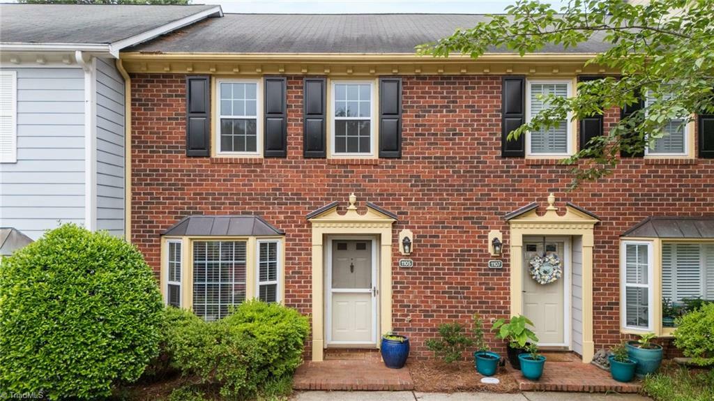 Property Photo: 1105 Yellowbell Place NC 27410