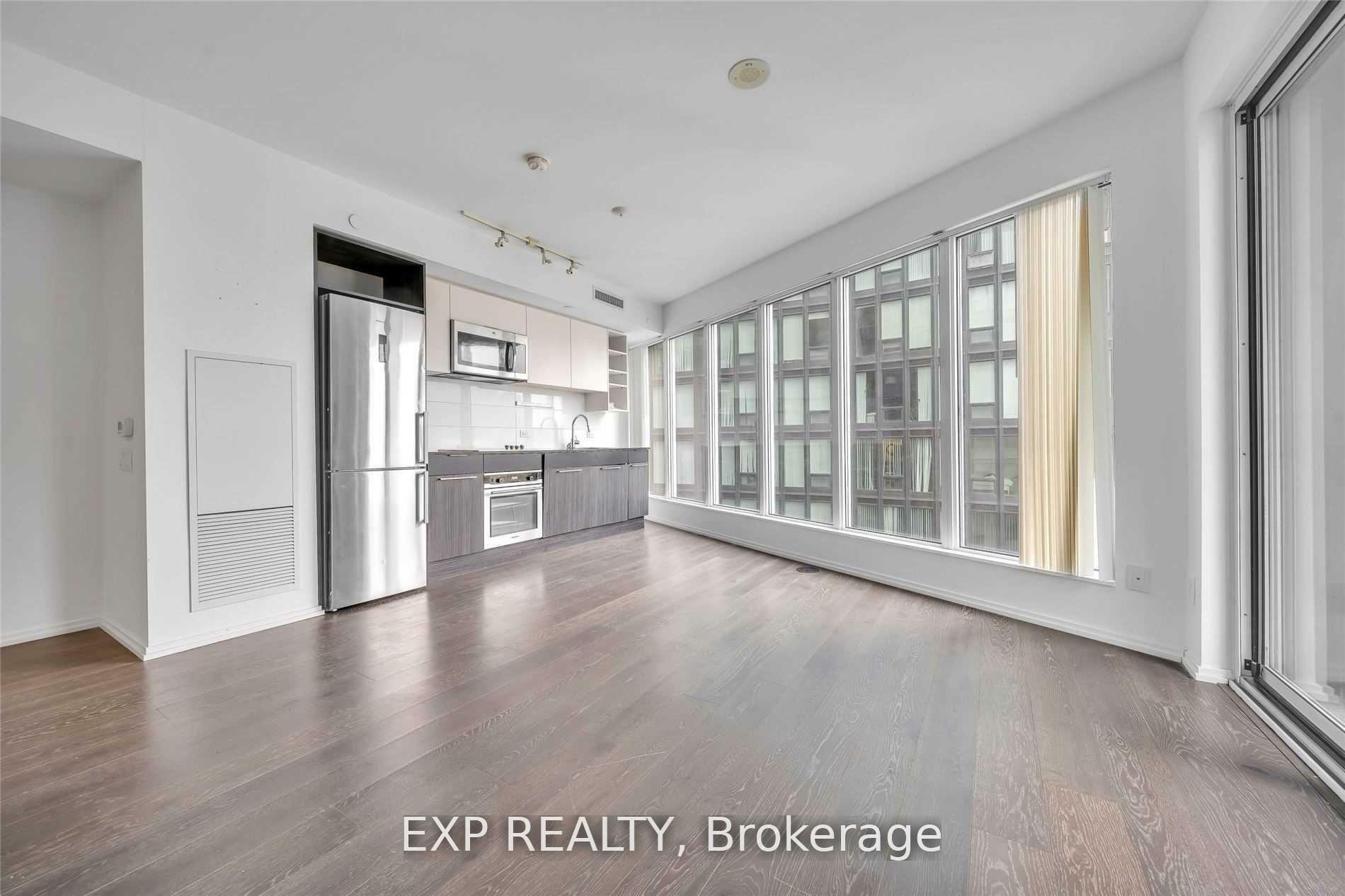 Property Photo: 68 Shuter Street 2108 ON M5B 1B4
