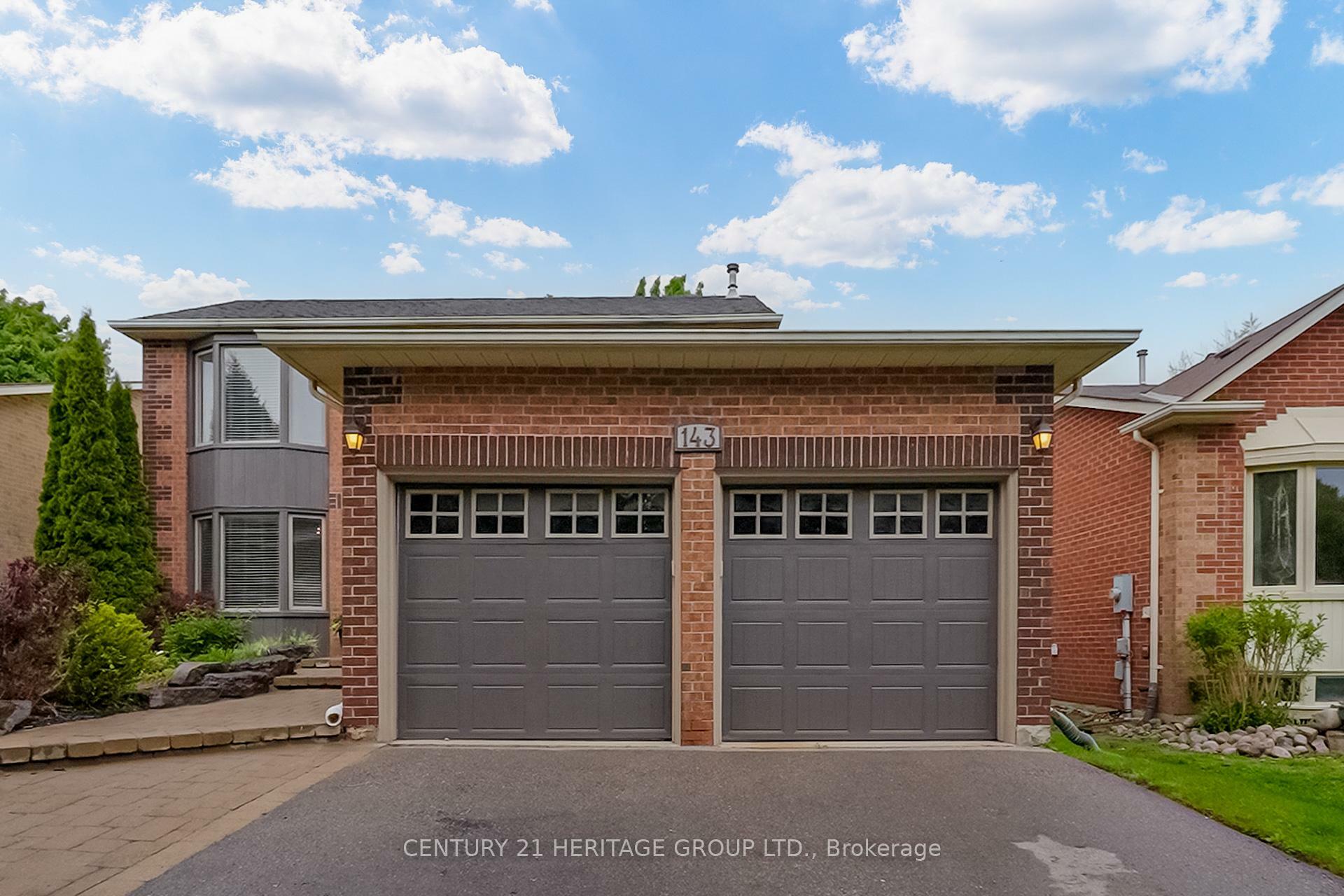 Photo de la propriété: 143 John Bowser Crescent ON L3Y 7N4