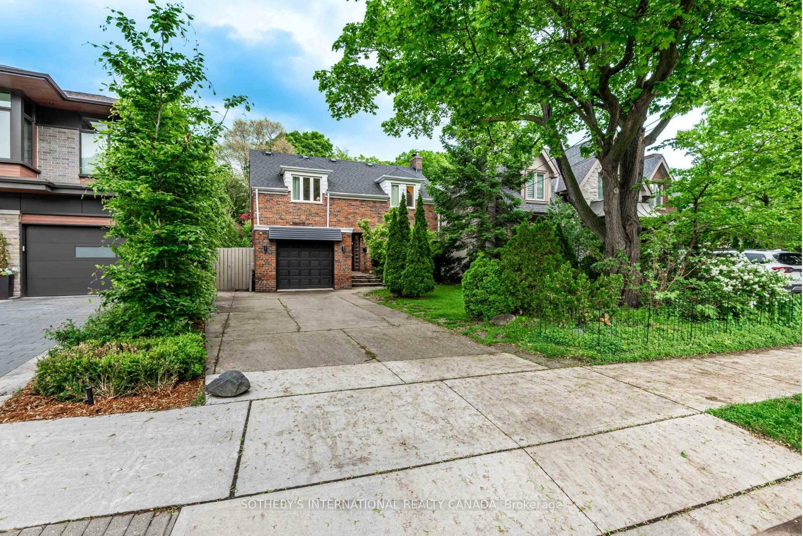 Property Photo:  34 Killdeer Crescent  ON M4G 2W8 